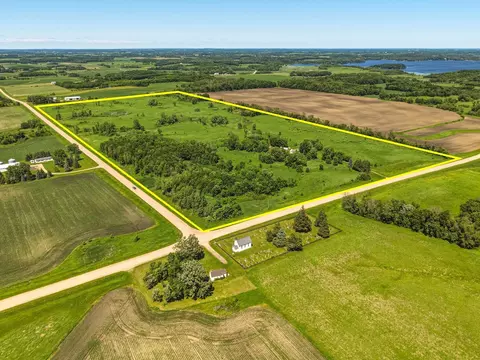 10821 160th St W # A, Kilkenny, MN 56052