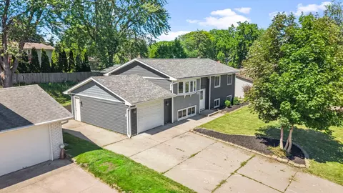 2090 Carnelian Ln, Eagan, MN 55122