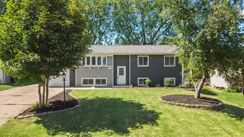 2090 Carnelian Ln, Eagan, MN 55122
