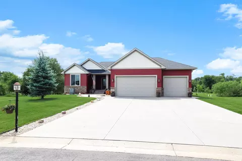 2423 Jewel St, Saint Augusta, MN 56301