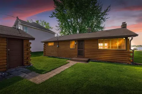 7925 N Shore Trl N, Forest Lake, MN 55025