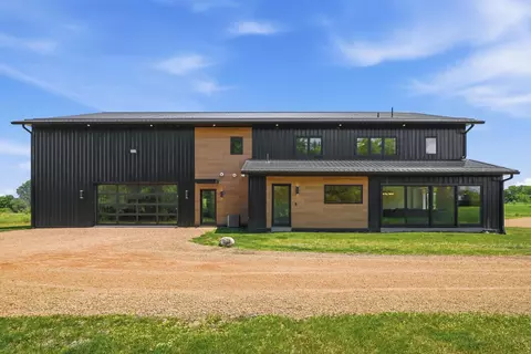 880 Wild Oak Trl, Maple Plain, MN 55359