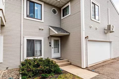 Exterior - 3311 15th Ave S #E, Fargo, ND 58103 photo 2 of 4