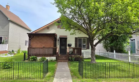904 6th St, International Falls, MN 56649