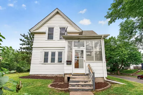 1017 Earl St, Saint Paul, MN 55106