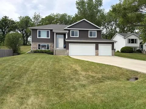 2515 Elmcroft Dr SW, Rochester, MN 55902