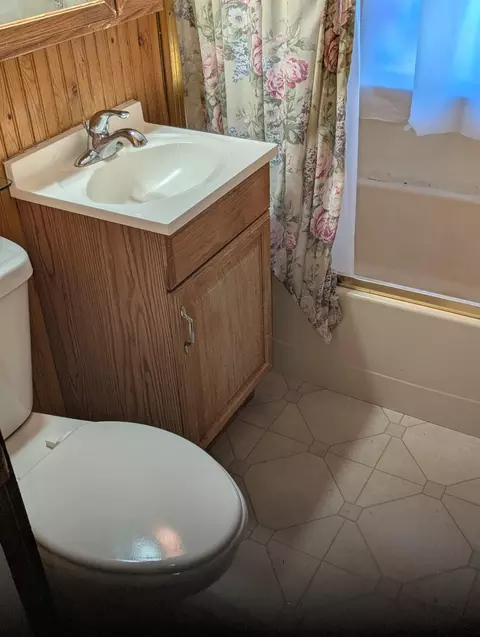 Bath - 3800 Park Ln, Spring Park, MN 55384 photo 1 of 1