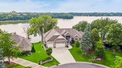 1489 Bussard Ct, Arden Hills, MN 55112