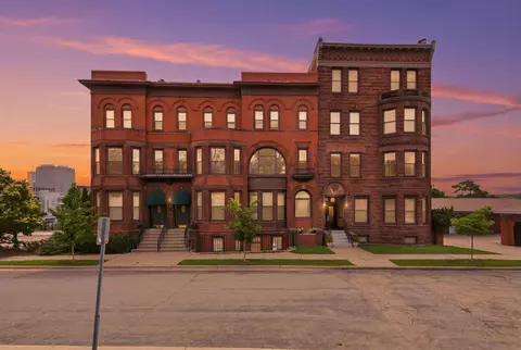 168 College Ave W #2, Saint Paul, MN 55102