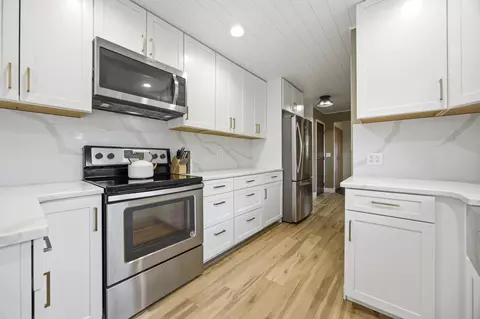 Kitchen - 455 16th Ave S, Fargo, ND 58103 photo 3 of 4