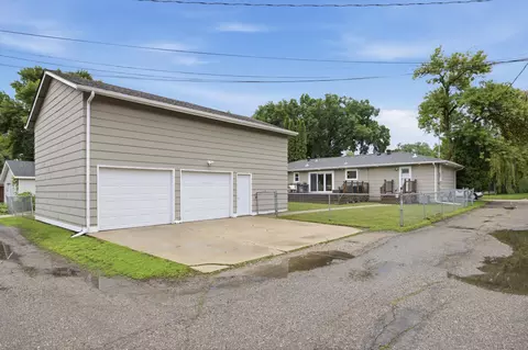 Exterior - 455 16th Ave S, Fargo, ND 58103 photo 8 of 11