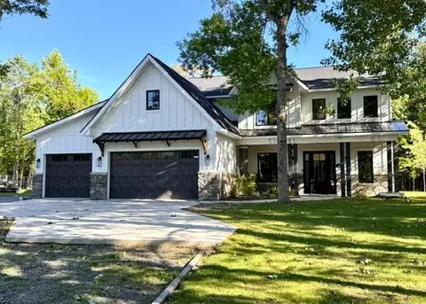 305 Shorewood Dr, International Falls, MN 56649