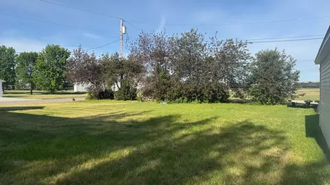 Exterior - 723 3rd St SE, Barnesville, MN 56514 photo 2 of 6