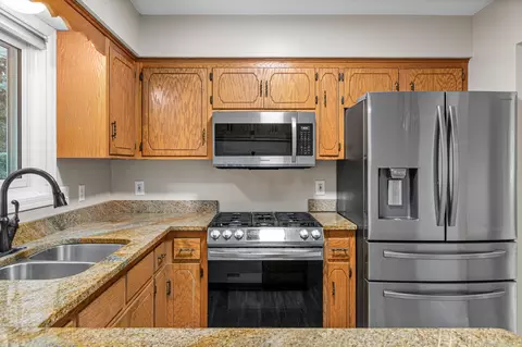 Kitchen - 7170 Grangeview N, Centerville, MN 55038 photo 3 of 4