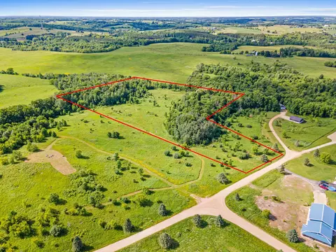 180 Surrey Ridge Trl, Glenwood City, WI 54013
