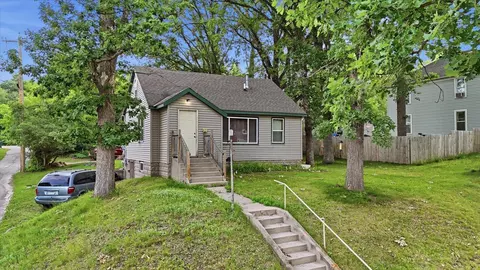 515 NE 6th St, Grand Rapids, MN 55744