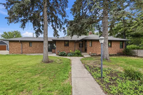 3131 Parkview Blvd, Robbinsdale, MN 55422