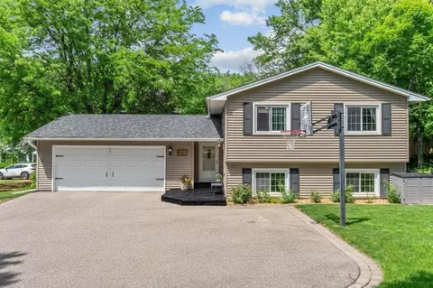 1180 Lake Lucy Rd, Chanhassen, MN 55317
