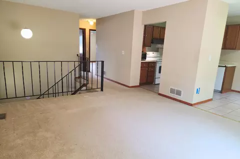 1504 Roundhouse Cir, Shakopee, MN 55379