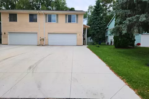 1504 Roundhouse Cir, Shakopee, MN 55379