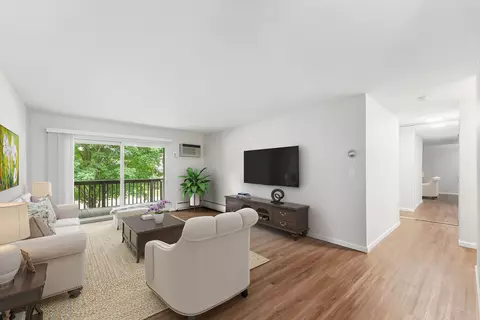 2800 Hamline Ave N #216, Roseville, MN 55113