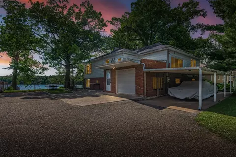 450 W Horseshoe Dr, Shoreview, MN 55126