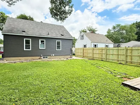 Exterior - 1004 6th St SW, Willmar, MN 56201 photo 2 of 4