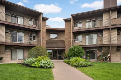 3440 Golfview Dr #112, Eagan, MN 55123