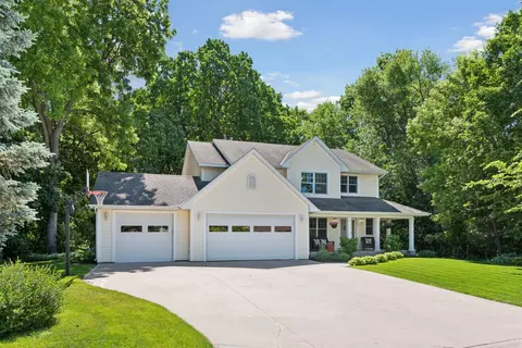 8469 Woodland Curv, Saint Bonifacius, MN 55375