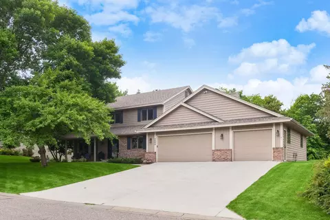 3205 Julian Dr, Chaska, MN 55318