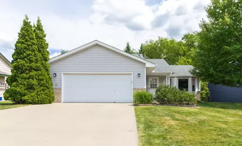 4693 Heather Ridge Rd N, Oakdale, MN 55128