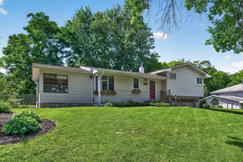 5302 Holiday Rd, Minnetonka, MN 55345