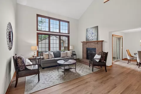 1915 Furness St, Maplewood, MN 55109