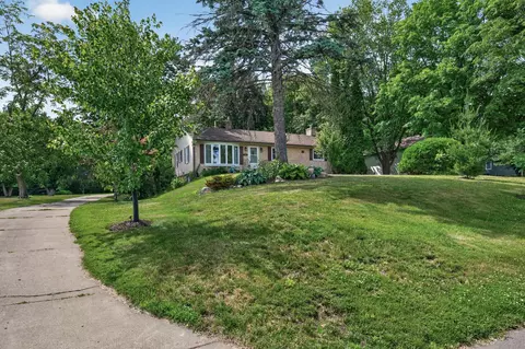2559 Clarence St, Maplewood, MN 55109