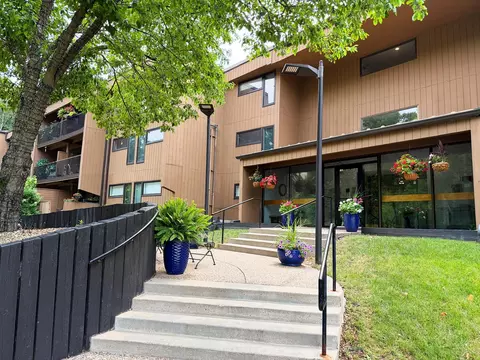 705 E Burnsville Pkwy #114, Burnsville, MN 55337