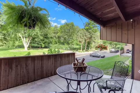 705 E Burnsville Pkwy #114, Burnsville, MN 55337