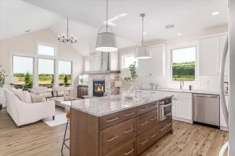 2364 Sydney Ln, Hudson, WI 54016