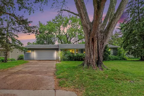 2203 Lakeaires Blvd, White Bear Lake, MN 55110