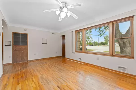 Living - 145 6th St NW, Plainview, MN 55964 photo 2 of 4