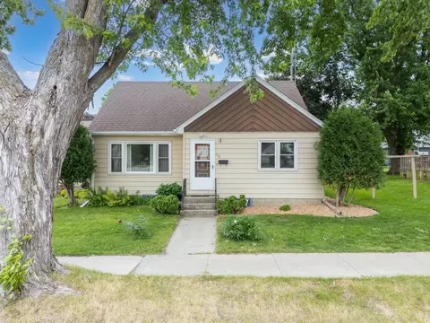 Exterior - 145 6th St NW, Plainview, MN 55964 photo 2 of 3