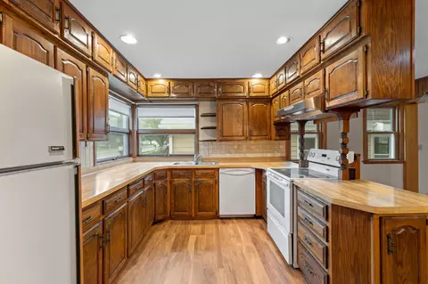 Kitchen - 145 6th St NW, Plainview, MN 55964 photo 3 of 5