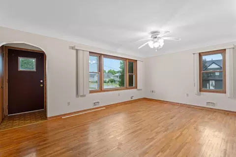 Living - 145 6th St NW, Plainview, MN 55964 photo 3 of 4
