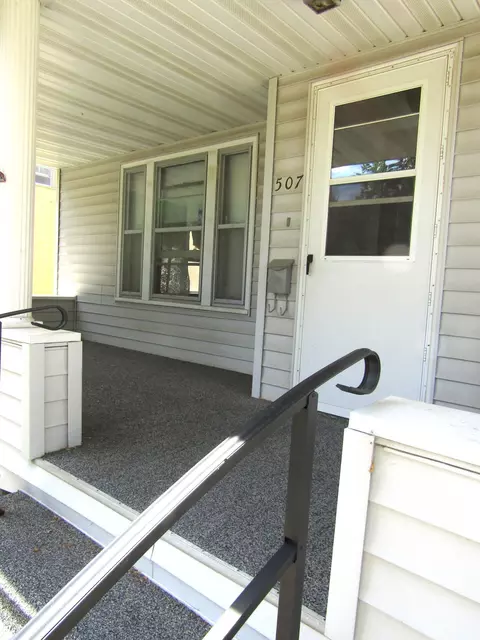 Exterior - 507 N 3rd St, Montevideo, MN 56265 photo 3 of 6