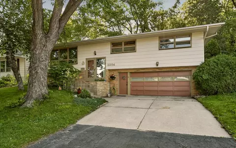 2204 11th Ave NW, Rochester, MN 55901