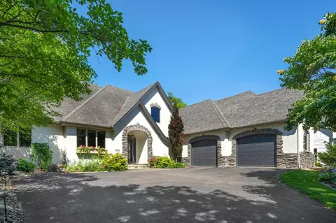 19001 Orchard Trl, Lakeville, MN 55044