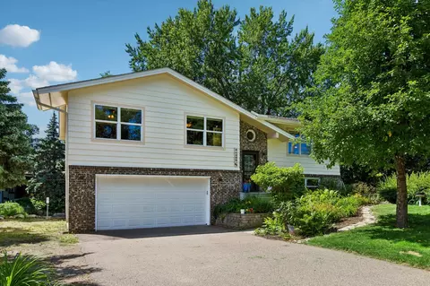 5281 Shore Trl NE, Prior Lake, MN 55372