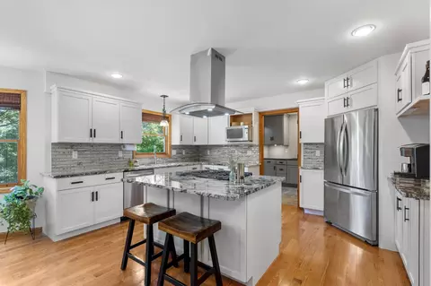 9882 Purgatory Rd, Eden Prairie, MN 55347