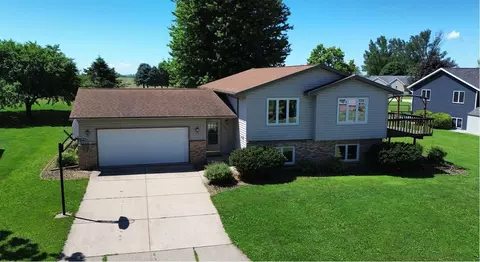 205 Benson Dr, Lewiston, MN 55952