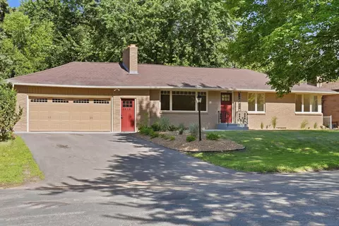 2618 Southlawn Dr, Maplewood, MN 55109
