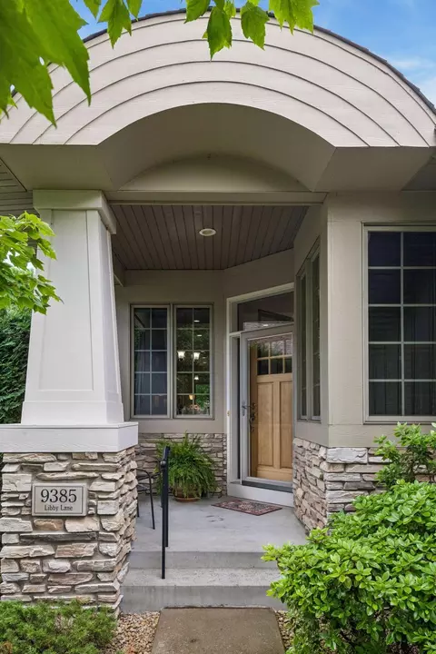 9385 Libby Ln, Eden Prairie, MN 55347